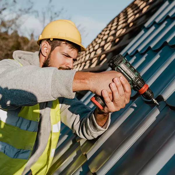 Why Dundee Property Owners Choose Dundee Roofing Pro for Metal Roof Replacement?
