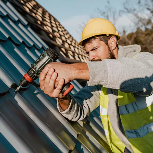 Why Dundee Homeowners Choose Dundee Roofing Pro for Steel Roof Repair Service?